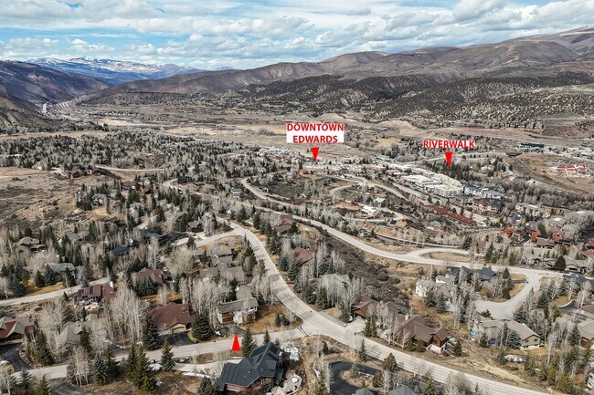 Foto del edificio - 11 Russell Trail