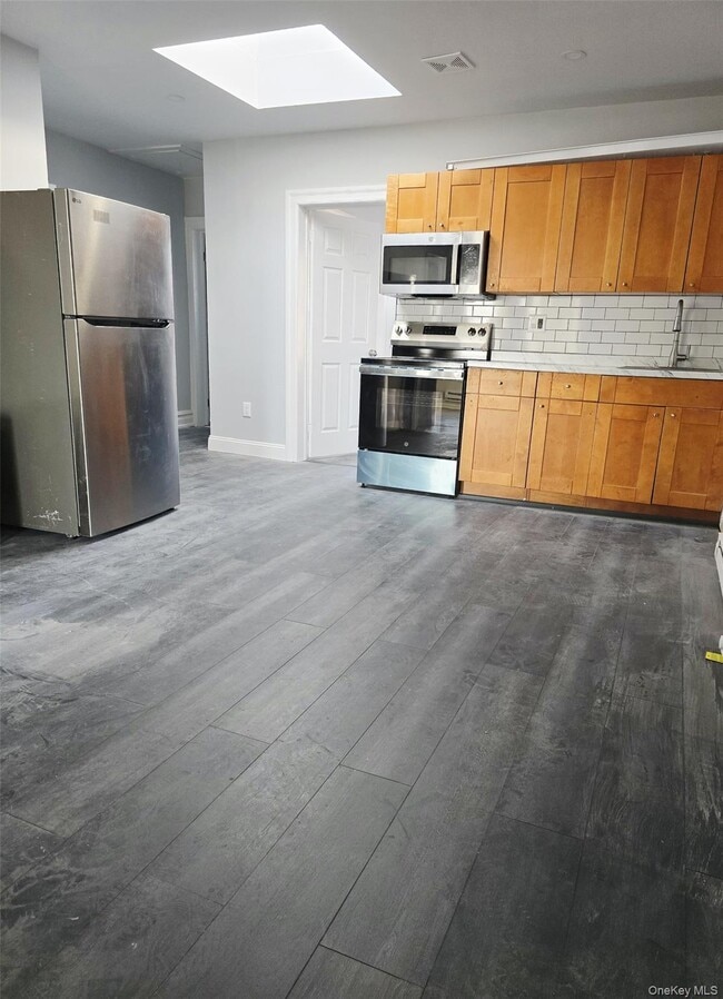 Building Photo - 211-45 Jamaica Ave