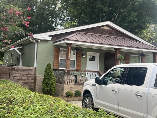 Building Photo - 1464 Sawyer Rd
