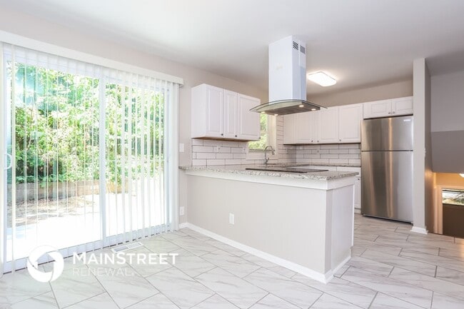 Building Photo - 6033 Hillandale Dr