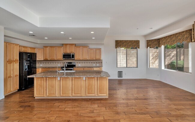 Building Photo - 10491 E Meadowhill DR, Scottsdale, AZ 85255