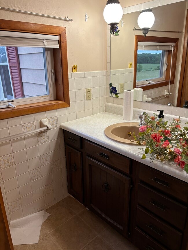 Bath - 3161 E Stancliff Rd