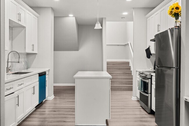 Foto del edificio - 8534 Woodlyn Rd