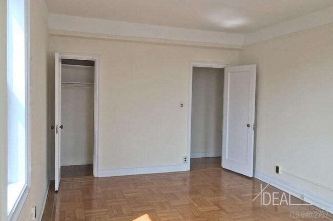 Foto del edificio - Large One Bedroom with Verrazano Views !!!
