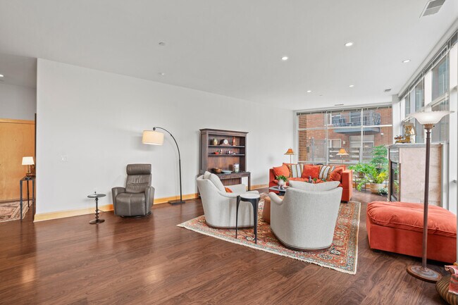Foto del edificio - 1111 N Marshall St