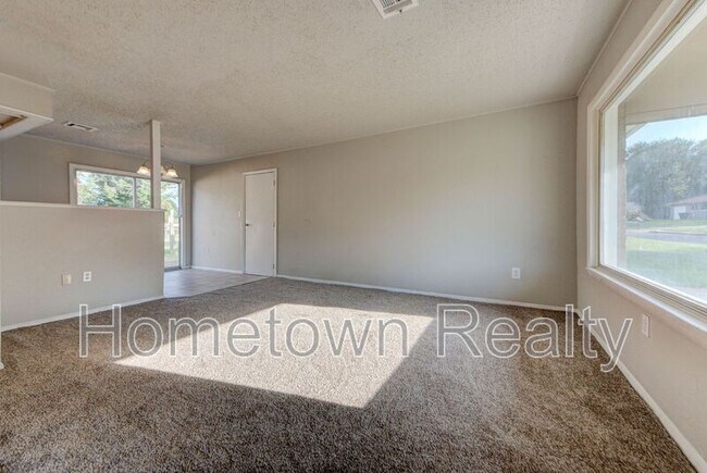 Building Photo - 2401 Piccadilly Cir