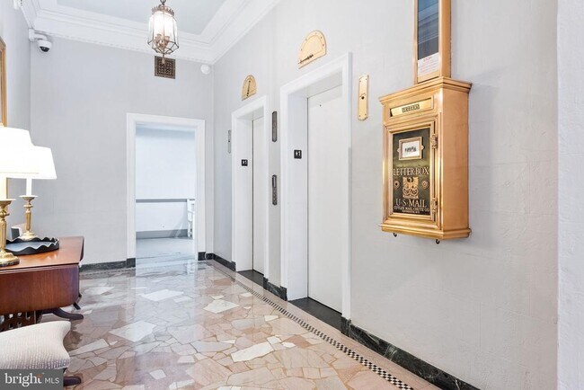 Foto del edificio - 1661 Crescent Pl NW