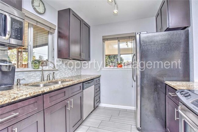 Building Photo - Custom Home just Blocks From City Park!