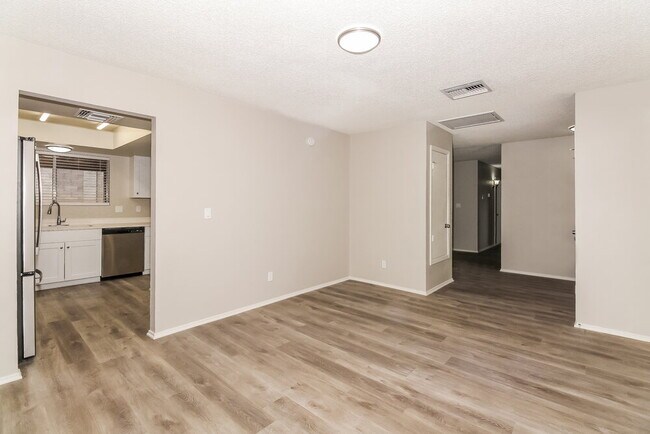 Building Photo - 1418 S Gecko Rd