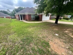 Building Photo - 4000 River Rock Way