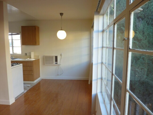 Building Photo - 1225 Grandview Ave