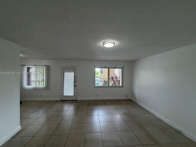 Foto del edificio - 13355 SW 9th Ct