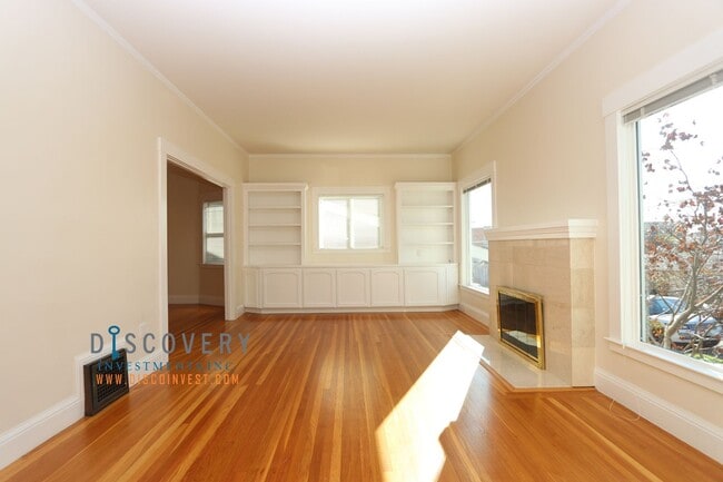 Building Photo - Glenview Traditional Three Bedroom Home