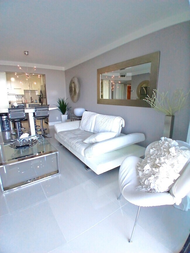 Foto del edificio - 1830 Embassy Dr