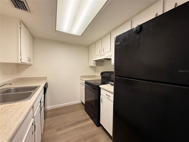 Foto del edificio - 920 N Lake Destiny Rd