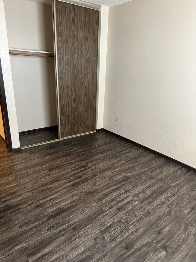 Foto del edificio - One Bedroom with Walk Out Patio
