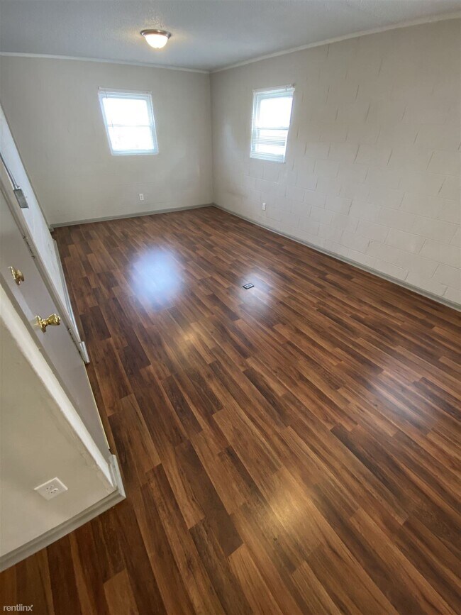 Foto del edificio - Studio, 1 bath 4plex - 1616 Maury St Apt C