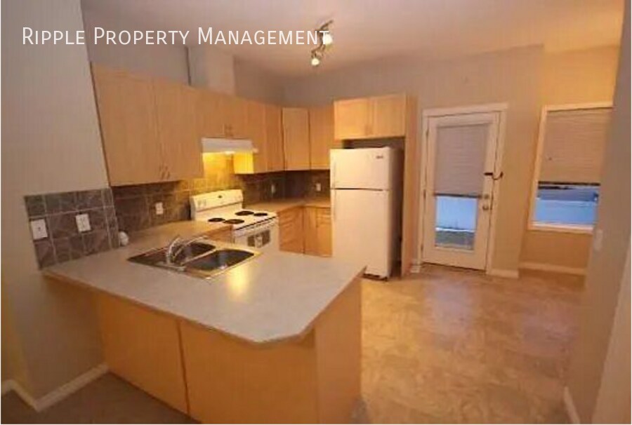 Primary Photo - MODERN TWO STORY 3 BEDS/ 1,5 BATHS TOWNHOUSE