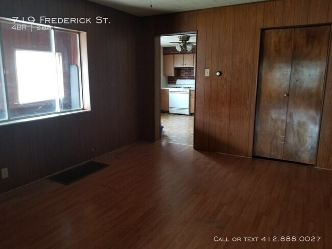 Building Photo - 4 Bedroom McKees Rocks House