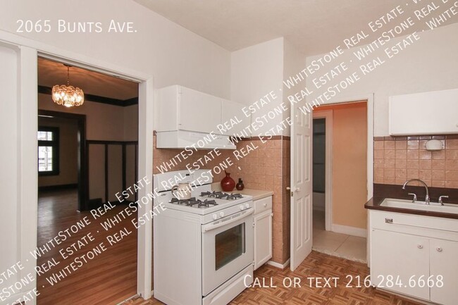 Building Photo - Explore Spacious Living in Lakewood