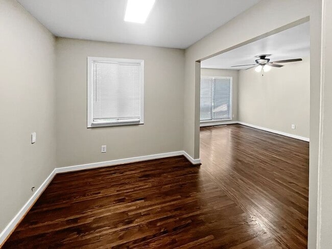 Building Photo - 244 E Haven Dr