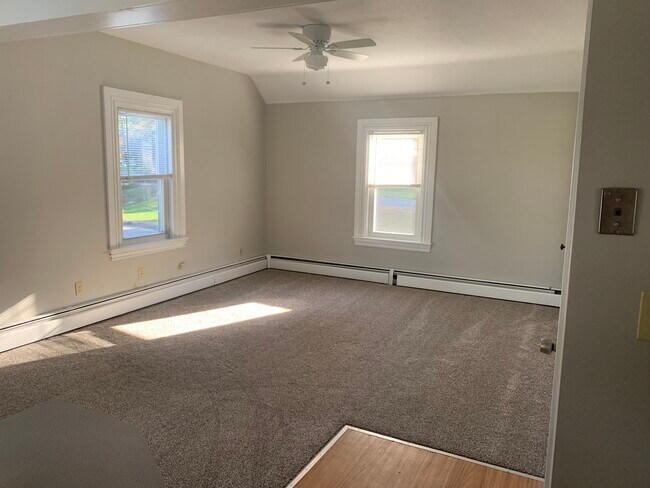 Building Photo - 1160 Hooksett Rd