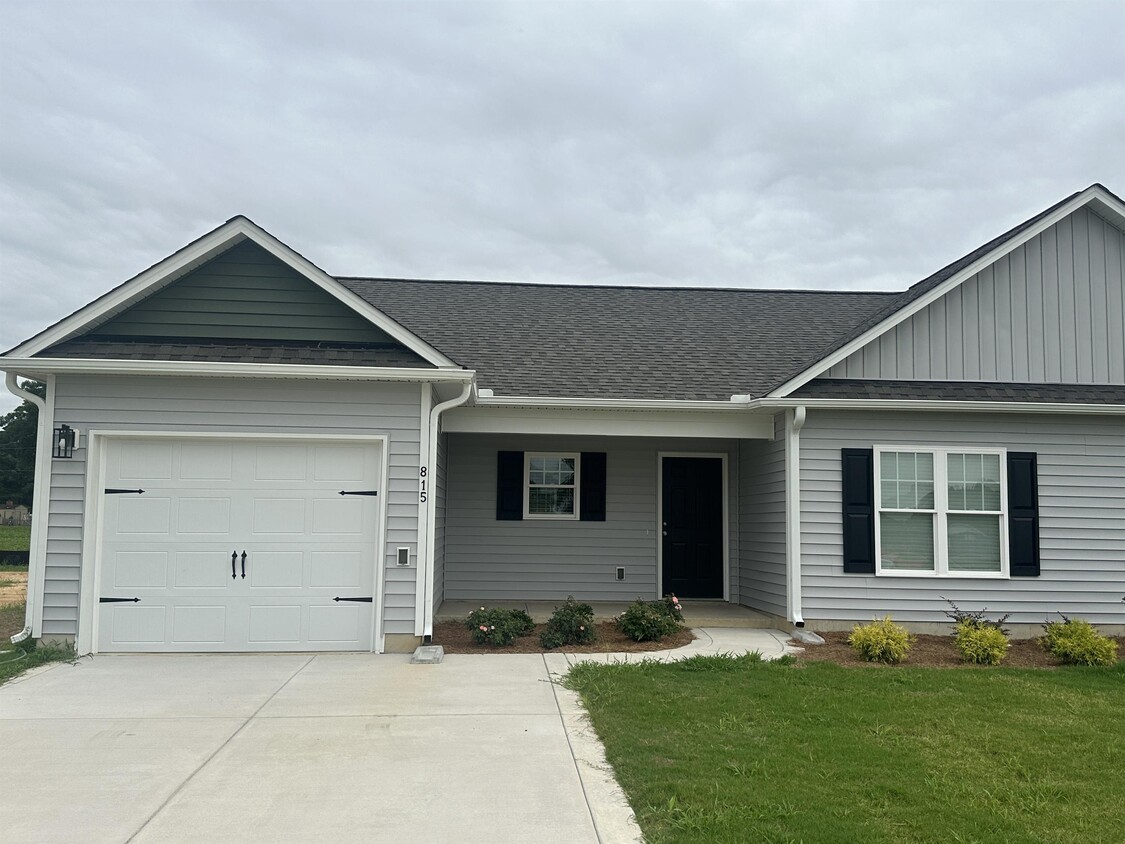 Foto principal - 815 Middleton Rd