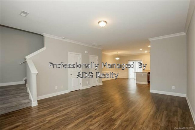 Foto del edificio - 316 Halton Crossing Dr SW