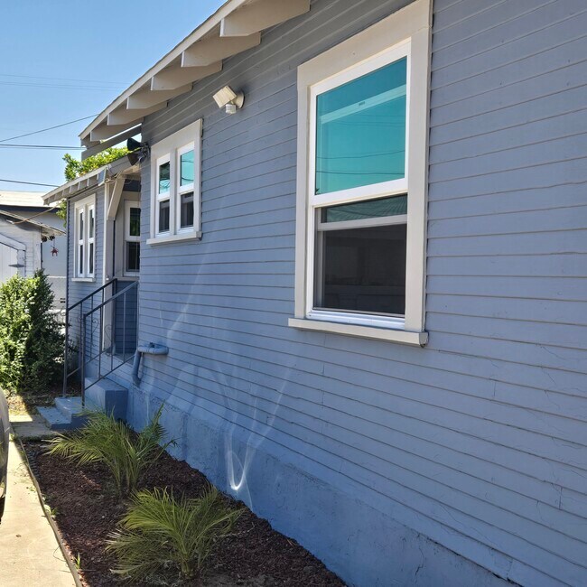 Foto del edificio - 2048 Ocean View Blvd