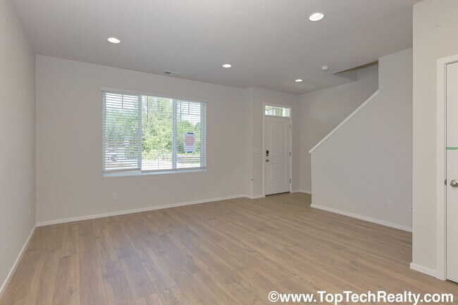 Foto del edificio - Spectacular Modern North Bethany Townhome ...