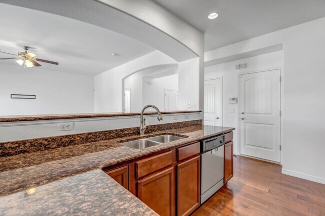 Foto del edificio - Clean and Spacious Home for Rent-Peyton- 80831