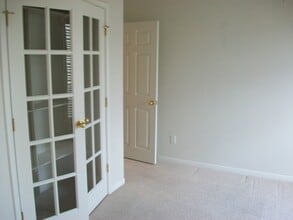 Building Photo - 601 Llama Tr