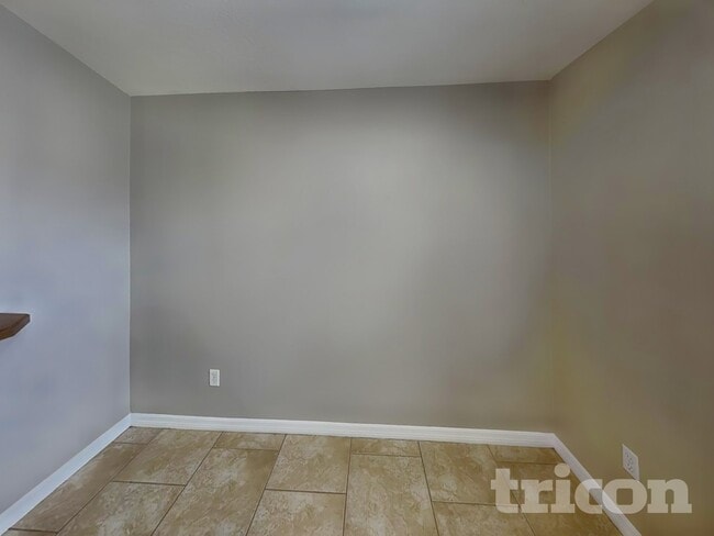 Foto del edificio - 5127 Pineland Ave