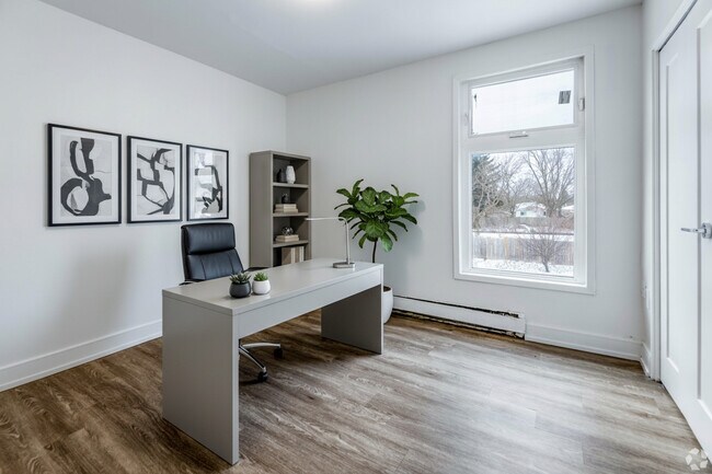 Photo du bâtiment - 109-115 & 123 Westwood Drive