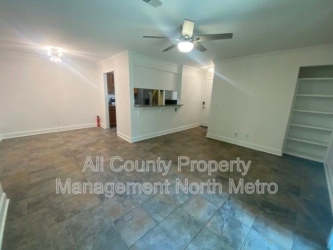 Building Photo - 501 Barrington Hills Dr