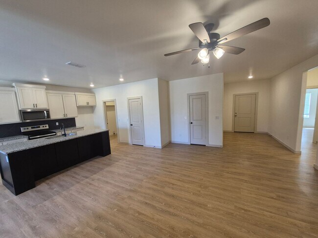 Building Photo - Stonewood Beauty