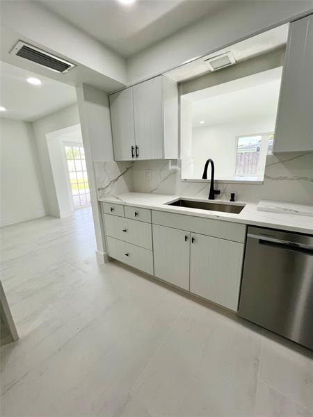 Foto del edificio - 300 SW 12th St
