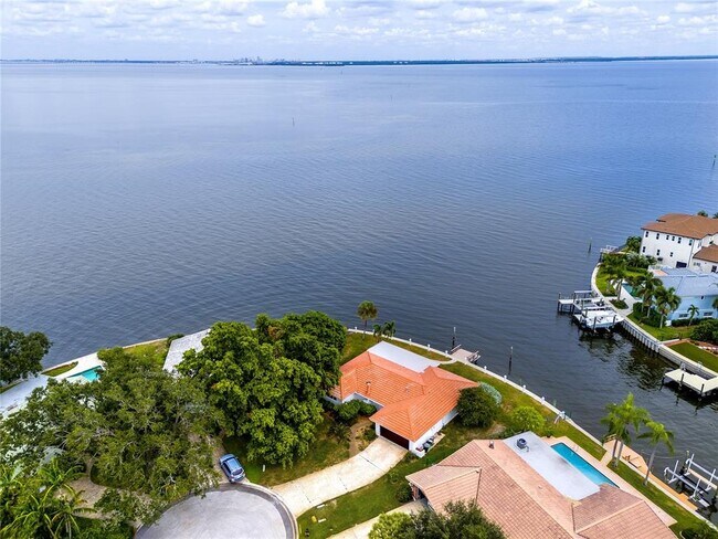 Building Photo - 2090 Iowa Ave NE