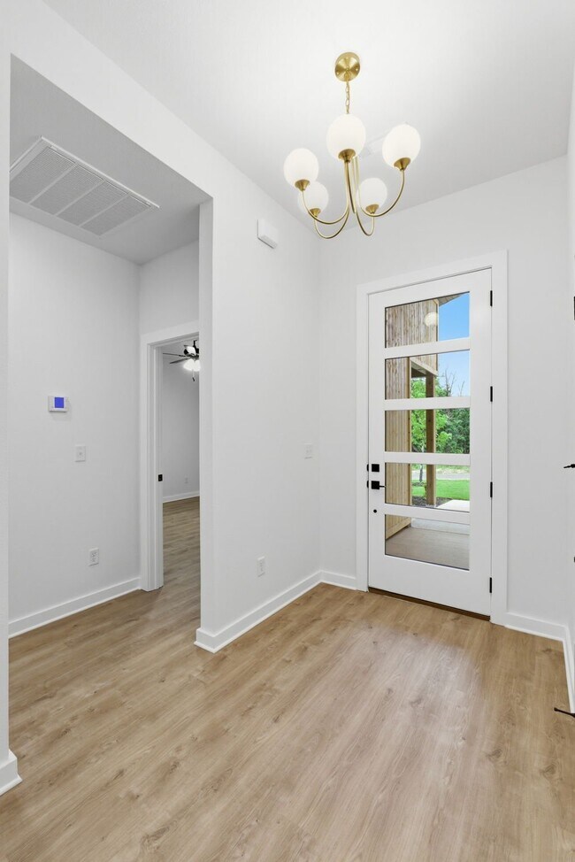 Building Photo - 5 St Asaph Dr