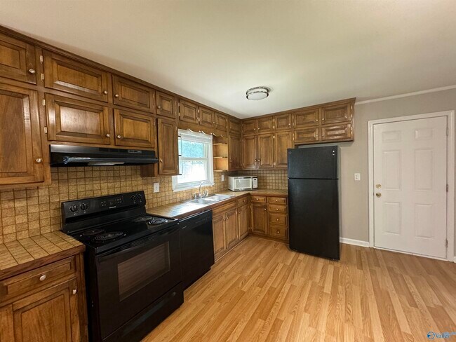Building Photo - 3212 Lewisburg Dr NW