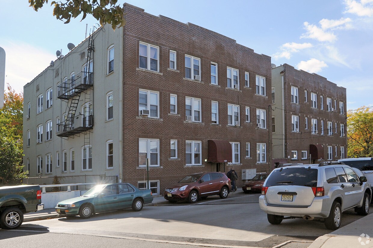 137 Center St, Clifton, NJ 07011 Apartments in Clifton, NJ