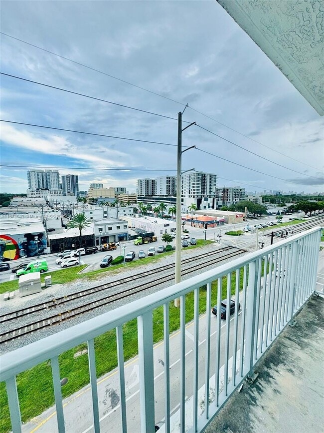 Foto del edificio - 140 S Dixie Hwy
