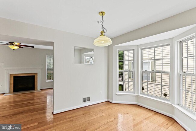 Foto del edificio - 7039 Oak Grove Way