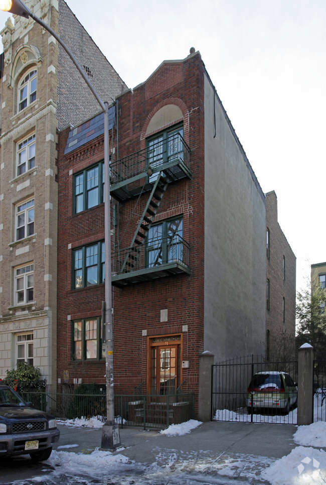 Primary Photo - 51 Mercer St