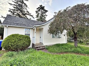 Building Photo - 905 NE 94th Ave