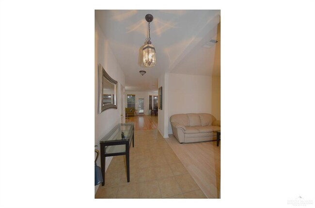 Building Photo - 3105 San Gabriel St