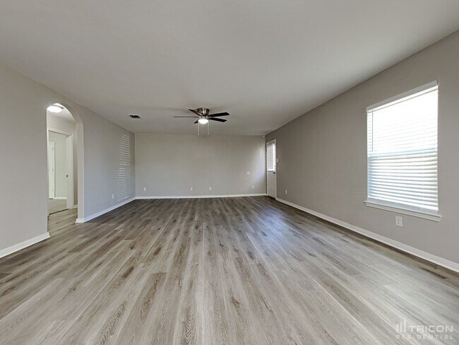 Foto del edificio - 6215 Baywood Cres