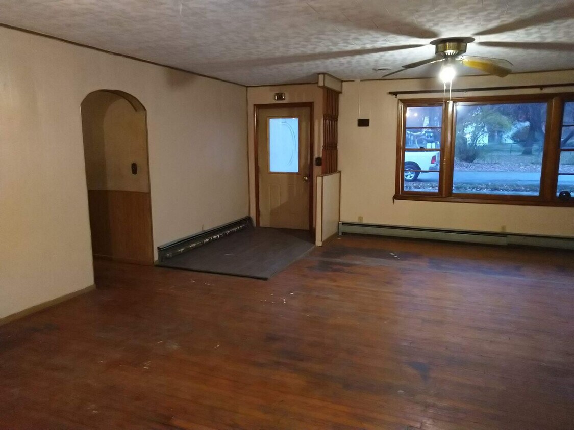 1105 3rd Ave, Marlinton, WV 24954 House Rental in Marlinton, WV