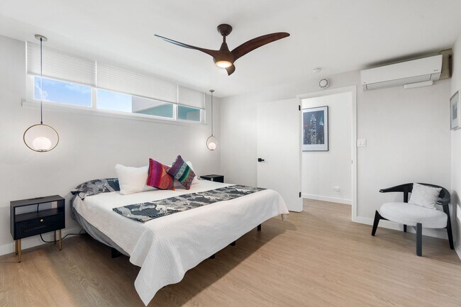 Foto del edificio - Waikiki Beach Gem- Fully Furnished 2BR/2BA...