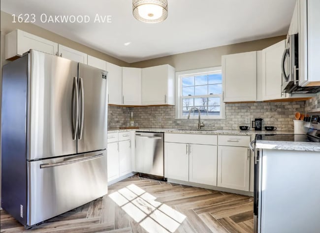 Building Photo - Newly Renovated Three Bedroom